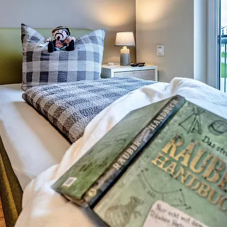 Fewo-raeuberhoehle-by-seeblick-ferien-oro-kamin-sauna-dusche